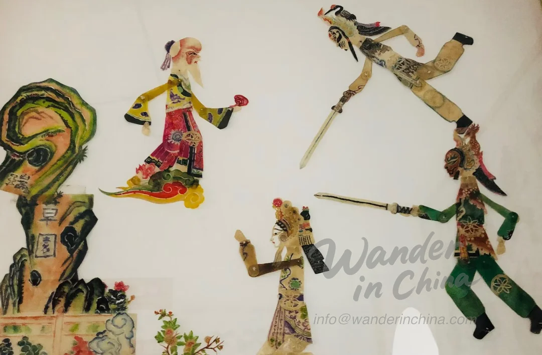 白娘子が崑崙山脈で魔法の薬草を探している様子。