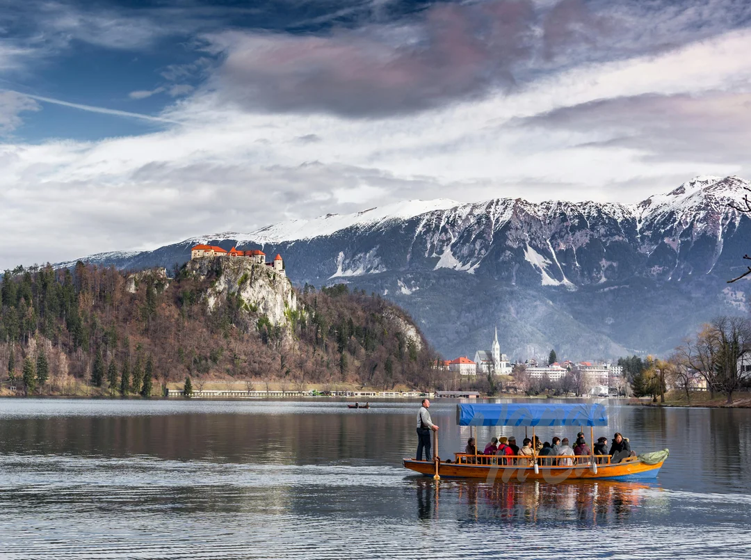 Boat cruise on Erhai Lake.