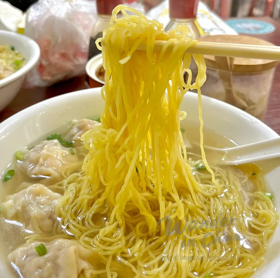광둥식 완탕면 한 그릇.