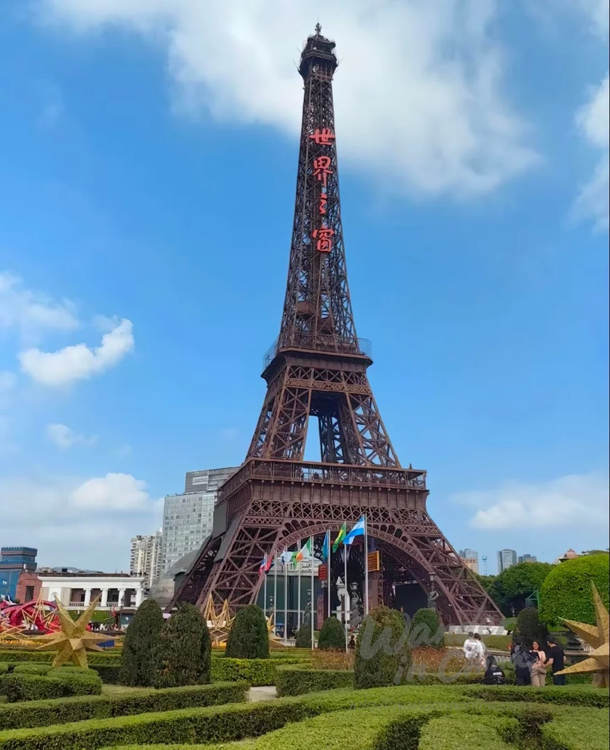 Réplica de la Torre Eiffel en la Ventana al Mundo de Shenzhen.