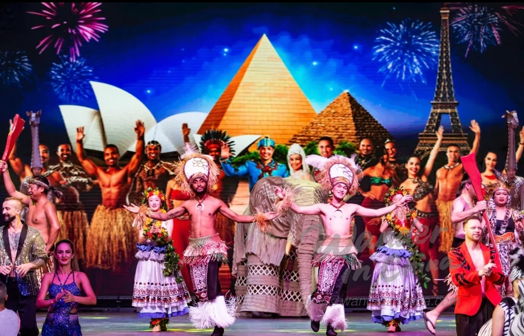 Espectáculo de danza étnica en el Splendid China Folk Village.