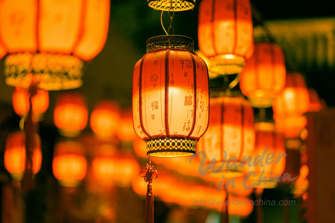 Mid-Autumn Festival lanterns in Song Dynasty China.