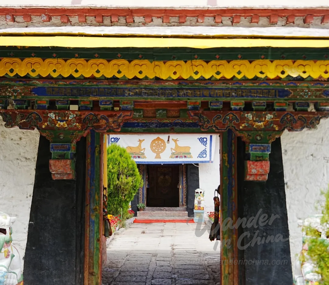 Extérieur du palais de Norbulingka, Lhassa.