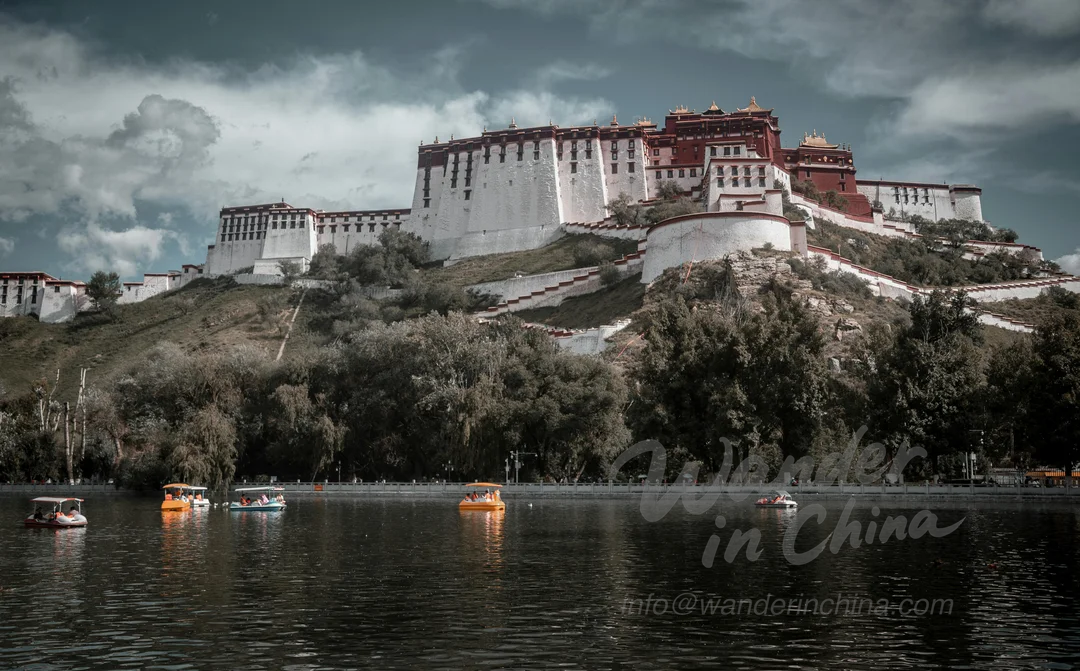 Exterior del Palacio de Potala en Lhasa, Tíbet.