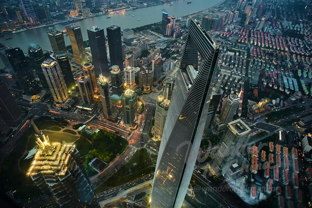 Vue intérieure du pont d’observation de la Shanghai Tower.