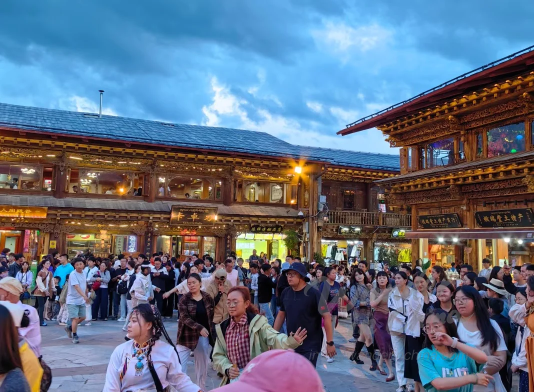 Mercado de la calle Sifang en el casco antiguo de Shangri-La