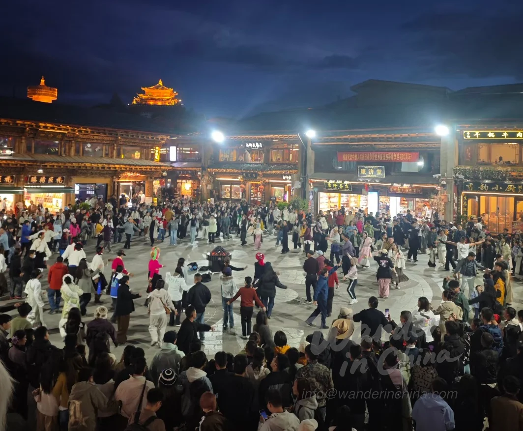 Espectáculo de danza tibetana en Shangri-La.
