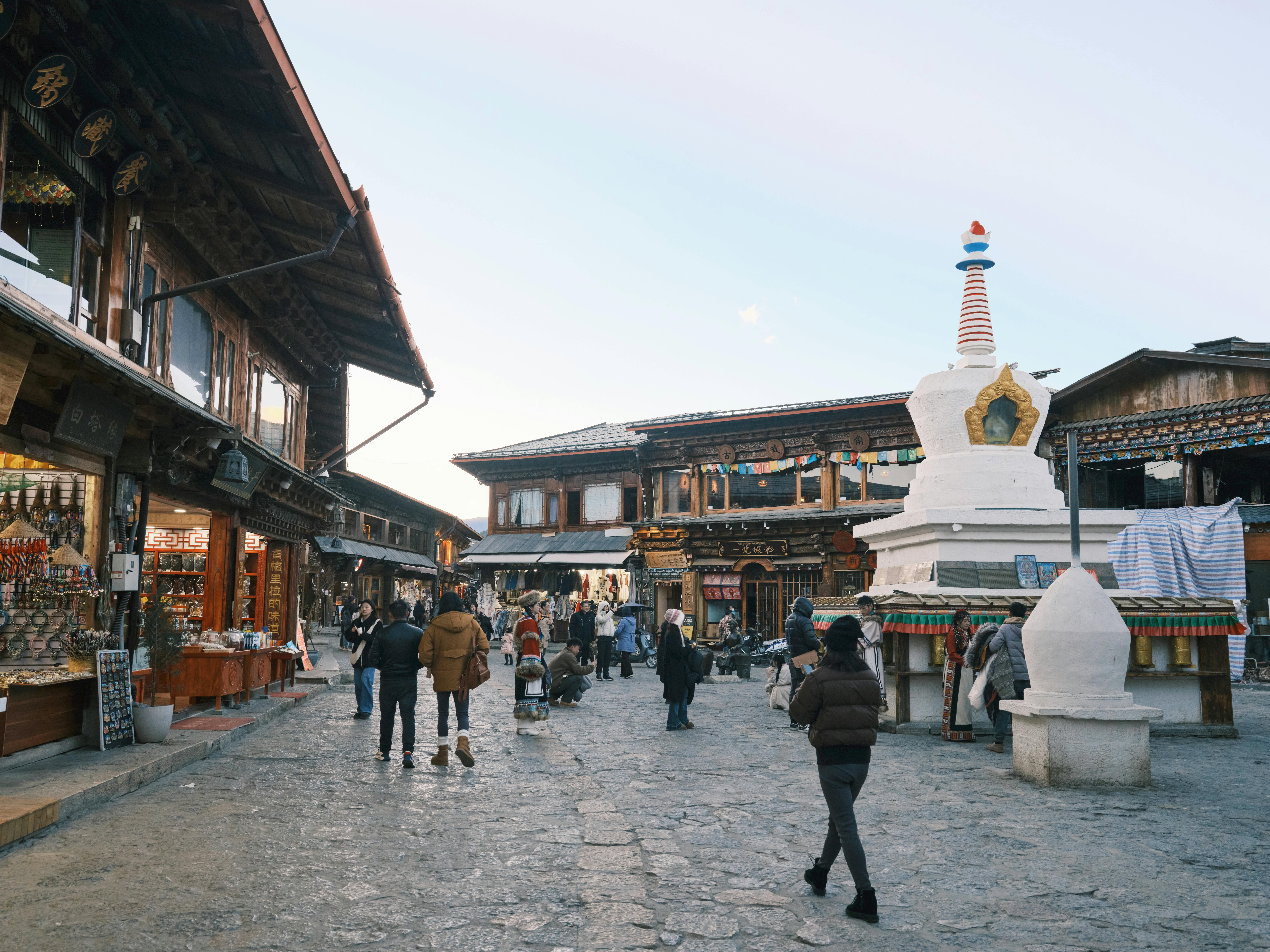 Artesanía tibetana en el casco antiguo de Shangri-La