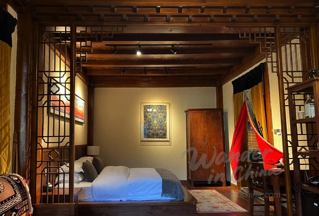 Habitación de hotel de estilo tibetano en Shangri-La.