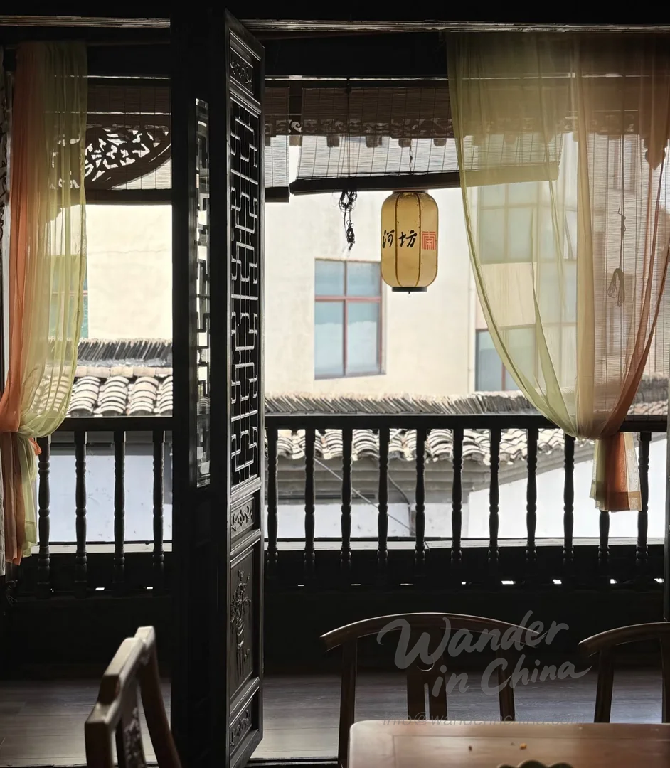 Salon de thé traditionnel dans la rue Hefang, Hangzhou.