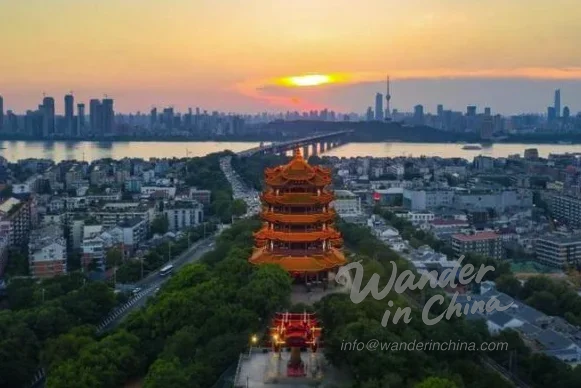 우한 역사 랜드마크인 황학루.